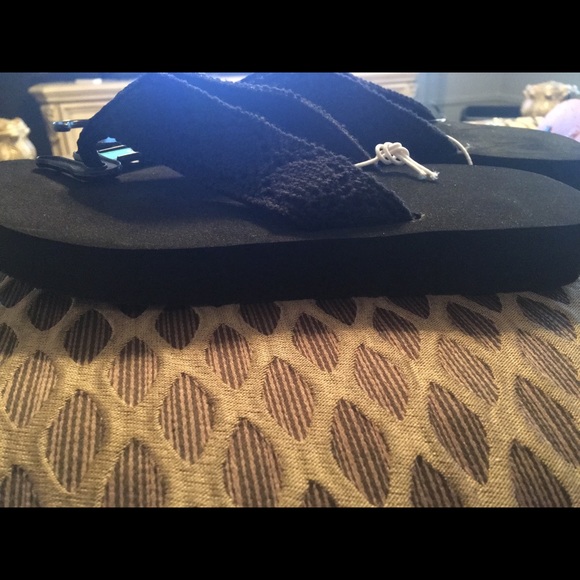 Black small lift sandal... size 5/6 - Picture 2 of 3